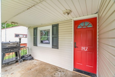 5-web-or-mls-142 Wadsworth Circle-6