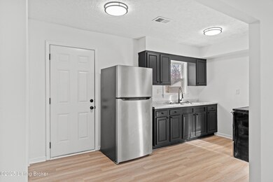 1274 Lipps Ln, Louisville, KY 40219 - photo 3