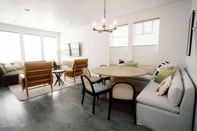 3_Great-Room_1800x1200_4204270