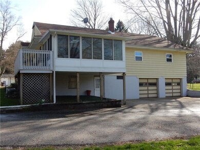 The 3 season addition leads out to the 24x6 deck. 