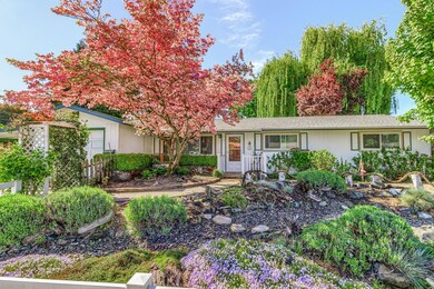 1102 SW Spruce St, Grants Pass, OR 97526 - photo 2