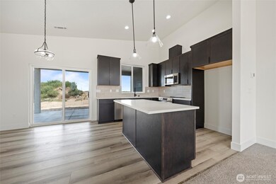 1154 E Mt Hood St, Othello, WA 99344 - photo 6