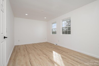 2442 Senior Dr, Charlotte, NC 28216 - photo 6