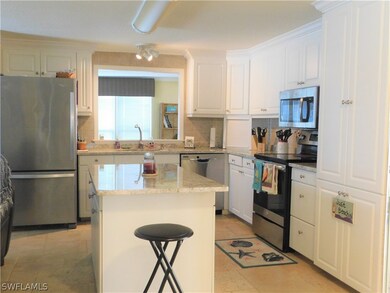 Beautiful kitchen remodel with granite, custom cab