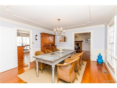 Dining Room that's big enough for the extended fam