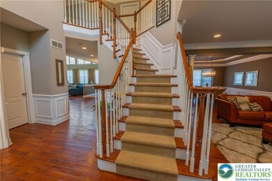 1674 Red Oak Ln, MacUngie, PA 18062 - photo 2