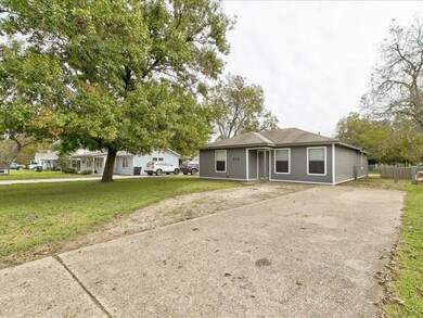 509 Poindexter Ave, Cleburne, TX 76033 - photo 5