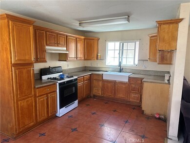 10736 Capistrano Ave, Lynwood, CA 90262 - photo 7