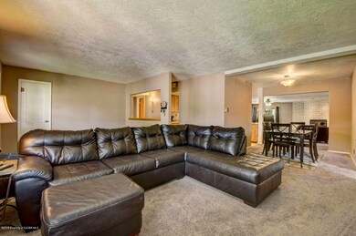 406 Kathleen pl living rm