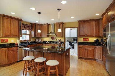 675 Bluegrass Dr, Wheaton, IL 60189 - photo 4