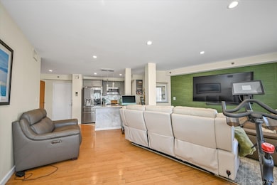 81-14 Queens Blvd unit PH6C, Elmhurst, NY 11373 - photo 5