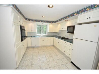 27 Pine St, Danville, NH 03819 - photo 5