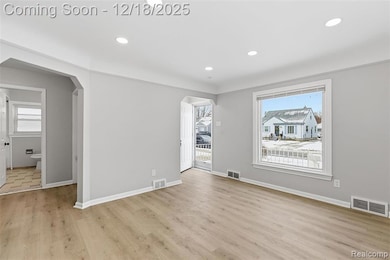 27550 Garfield St, Roseville, MI 48066 - photo 2