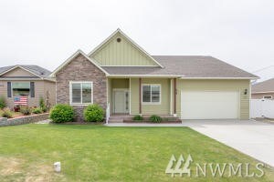 1832 3rd St NE, East Wenatchee, WA 98802 - photo 2