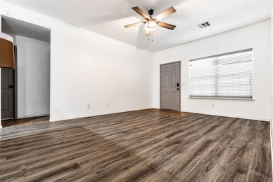 4501 Wagner Lake Dr, Yukon, OK 73099 - photo 3