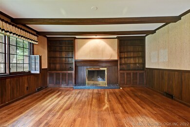 ORIGINAL PEG-WOOD FLOORS IN THE GREAT ROOM