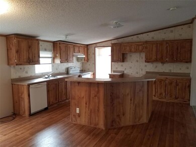 408 Glenwood St, Gainesville, TX 76240 - photo 3