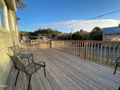 633 SW 32nd St, Lincoln City, OR 97367 - photo 3