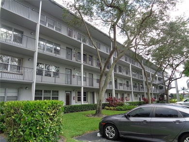 251 SW 132nd Way unit 315H, Pembroke Pines, FL 33027 - photo 4
