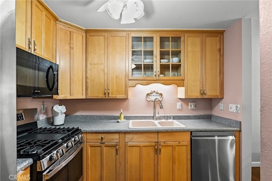 22123 Burbank Blvd, Woodland Hills, CA 91367 - photo 6