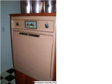Isn't this vintage oven the bomb?