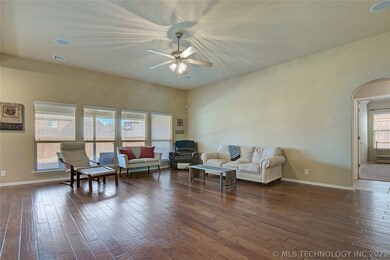 LARGE LIVING SPACE