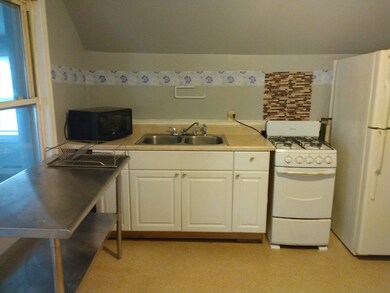 48 Forbes St unit 3, Worcester, MA 01605 - photo 4