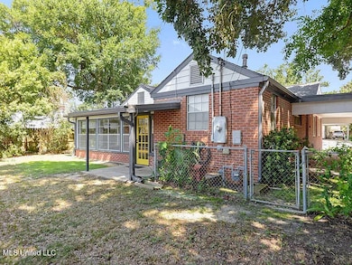 1085 Cherokee St, Biloxi, MS 39530 - photo 2