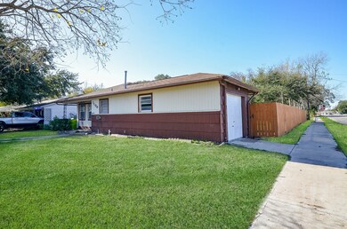 1100 West St, Rosenberg, TX 77471 - photo 2