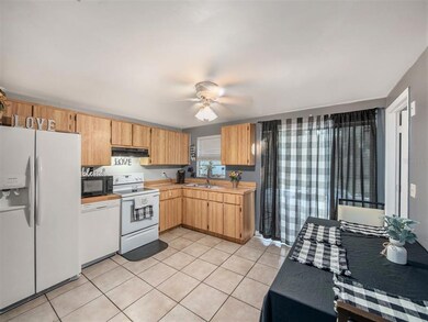 3639 Sugarcreek Dr, Tampa, FL 33619 - photo 4