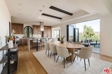 1666 Summitridge Dr, Beverly Hills, CA 90210 - photo 4