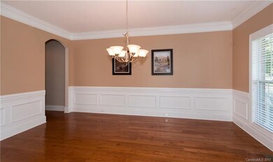 Additional room to use as you wish-formal dining o