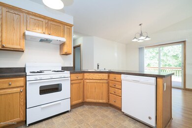 17302 Hazel St_010