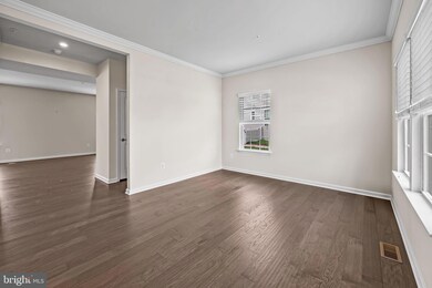 906 Oakfields Ct, Middle River, MD 21220 - photo 5