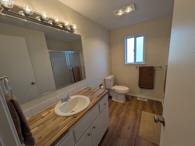 253 S Grove Ln, Sutherlin, OR 97479 - photo 5