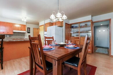 010-photo-dining-room-6347931
