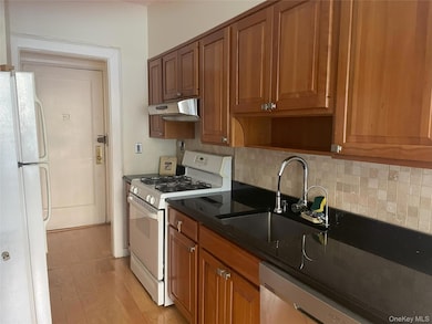292 Main St unit 1D, White Plains, NY 10601 - photo 7