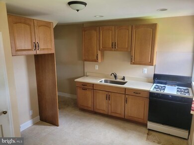 8526 Oakleigh Rd, Parkville, MD 21234 - photo 3