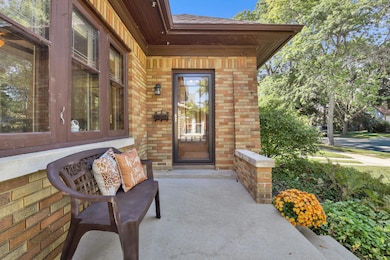 1913 E Beverly Rd, Milwaukee, WI 53211 - photo 4