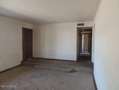 023-276699 Foyer