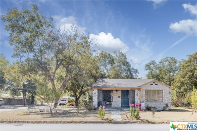 973 E Cedar St, Seguin, TX 78155 - photo 5