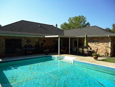 Swimming Pool/Hot Tub/Sauna.