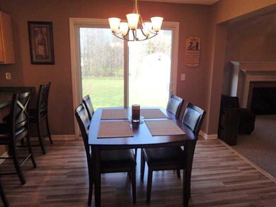 Exterior Front Eat-In Kitchen