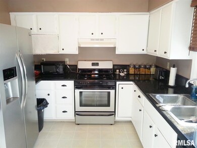 6506 Hillandale Rd, Davenport, IA 52806 - photo 3