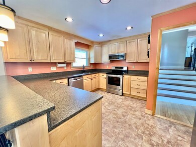 227 Waterman Cir, Saint Johnsbury, VT 05819 - photo 3