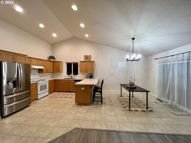 655 N Juniper Ct, Canby, OR 97013 - photo 2