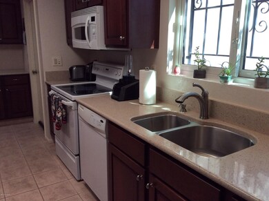 Kitchen w/newer cabinets