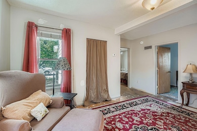 2527 University Ave NE - Web Quality - 007 - 07 Living Room.jpeg