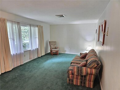 294 Flagstone Dr, Bethlehem, PA 18017 - photo 3