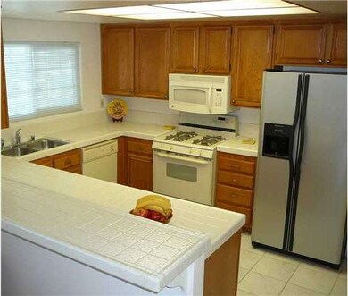 Fabulous kitchen with tons of counter space, ceram